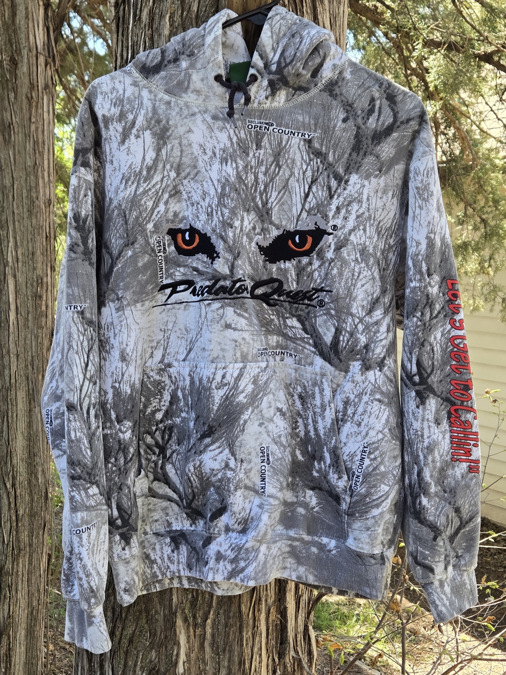 Predator Quest Camo Hoodie with Orange Eye Graphic Cabelas Large